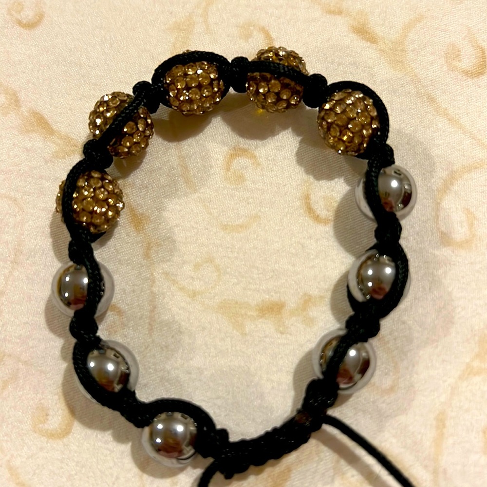 Adjustable bracelet